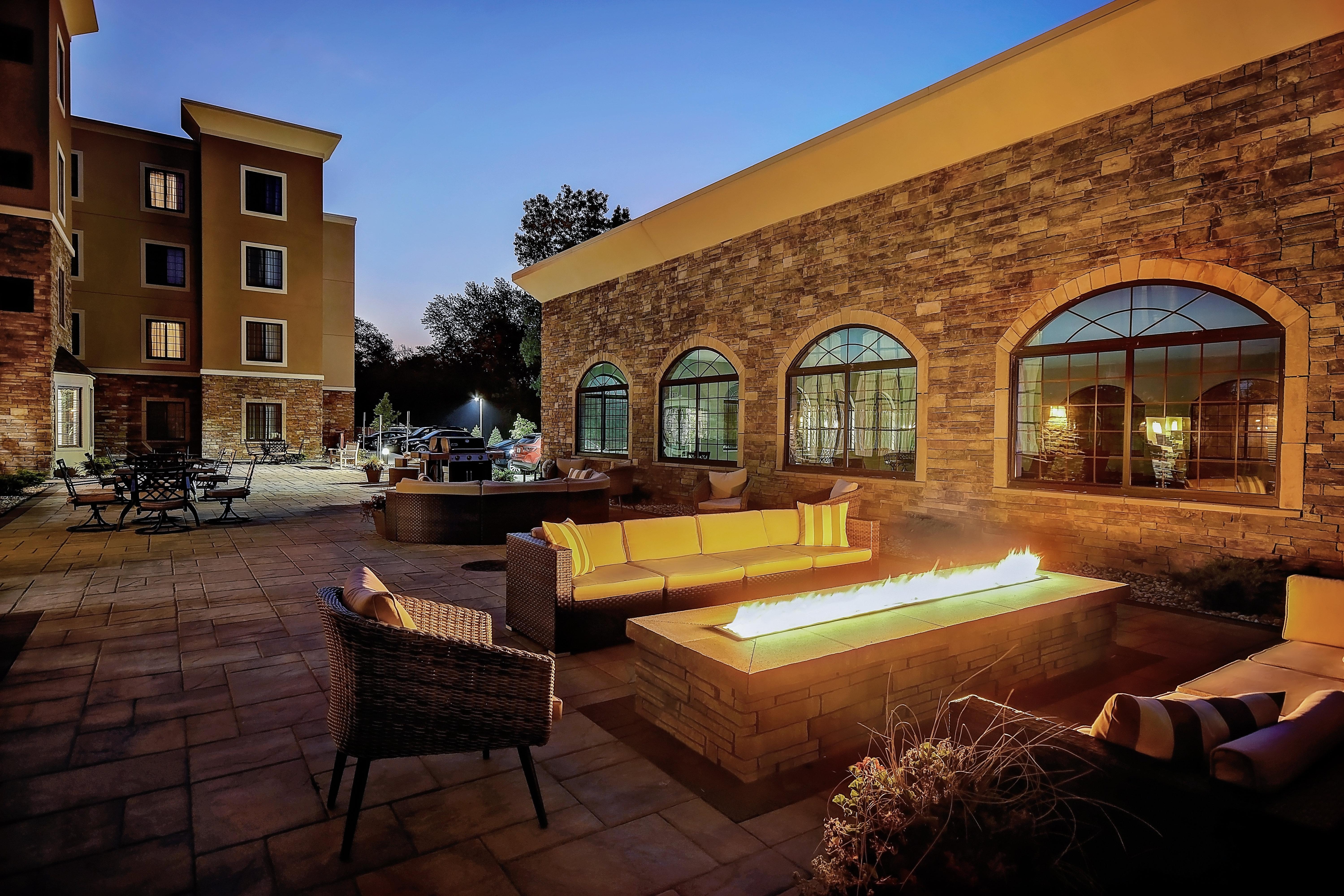 Staybridge Suites - Holland By Ihg Экстерьер фото